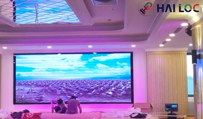 lap-dat-2-man-hinh-led-400inch-cho-nha-hang-tiec-cuoi-tien-loc-plaza