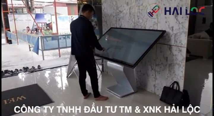 lap-dat-man-hinh-lcd-cam-ung-65inch-tai-cengroup-gia-lam-ha-noi