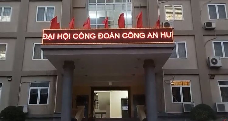 thi-cong-man-hinh-led-ngoai-troi-p10-cho-cong-an-soc-son