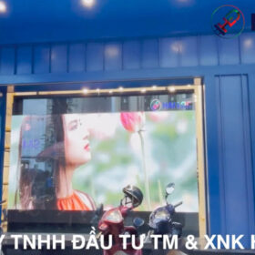Lap-dat-man-hinh-led-p2-5-cho-chuoi-thoi-trang-levis-da-nang
