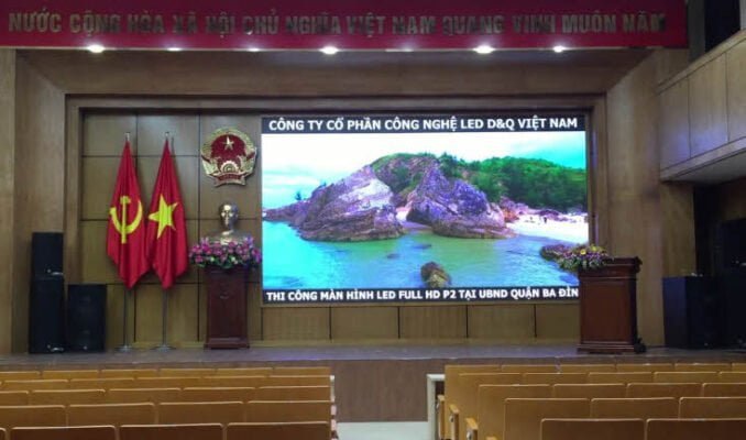 ly-do-tai-sao-ban-nen-su-dung-man-hinh-led-phong-hop