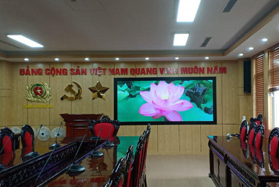 Cong-trinh-thi-cong-man-hinh-led-tai-quang-tri