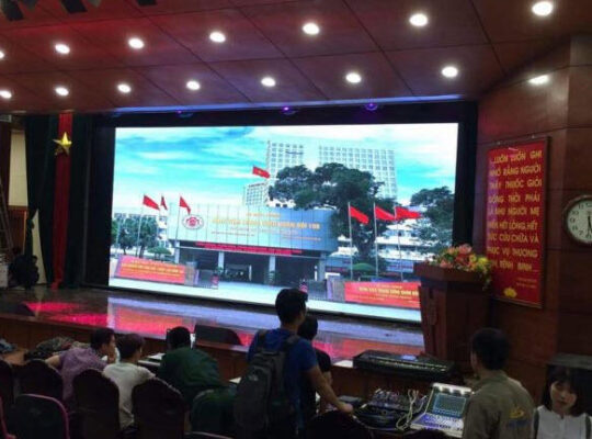 Cong-trinh-thi-cong-man-hinh-led-tai-thanh-pho-ho-chi-minh