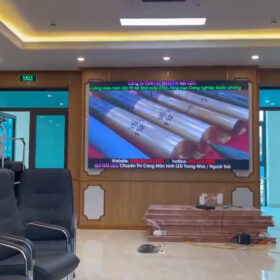 Thi-cong-man-hinh-led-p2-5-phong-hop-nha-may-z183-yen-bai