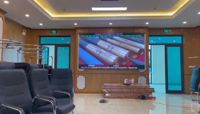 Thi-cong-man-hinh-led-p2-5-phong-hop-nha-may-z183-yen-bai