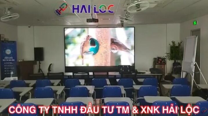Thi-cong-man-hinh-led-phong-hop-cong-ty-tai-ha-noi